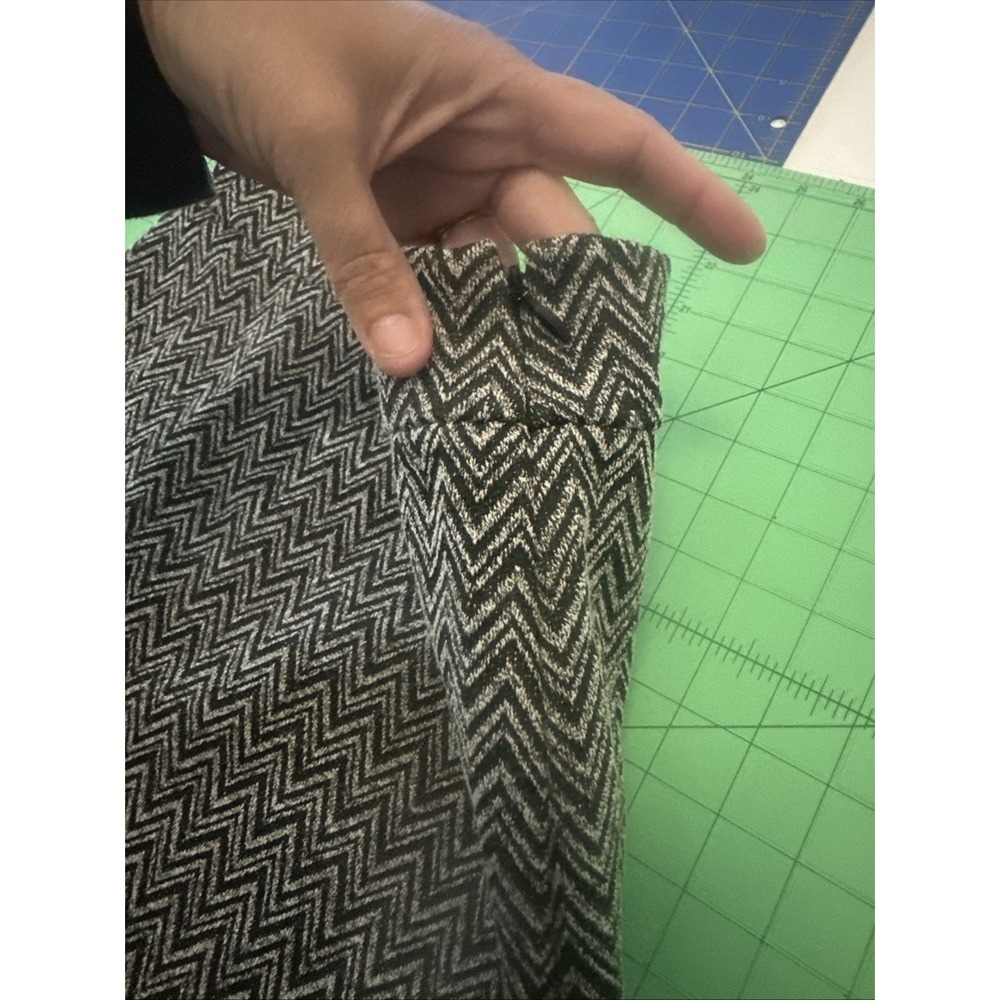 Loft Skirt Womens Size 2 Chevron Black‎ White - Picture 3 of 5